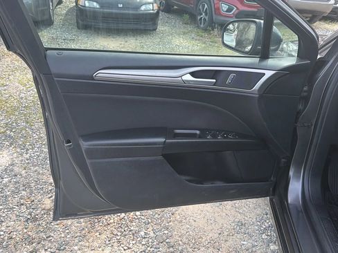 Used 2018 Ford Fusion SE w/ Fusion SE Technology Package image 22