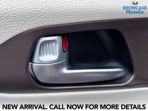 Used 2019 Chrysler Pacifica Touring-L FWD image 10