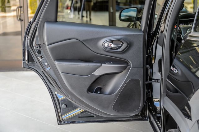 Used 2019 Jeep Cherokee Latitude Plus FWD image 50