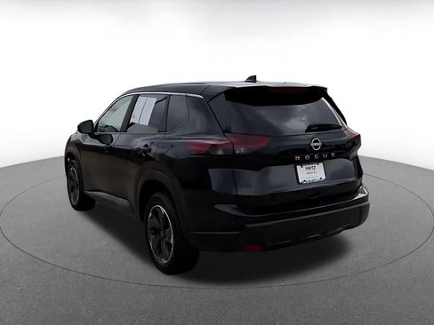 Used 2025 Nissan Rogue SV image 11
