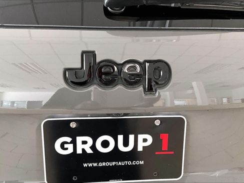 Used 2020 Jeep Grand Cherokee Altitude RWD image 29