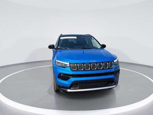 Used 2022 Jeep Compass Limited w/ Elite Group AWD/4WD image 3