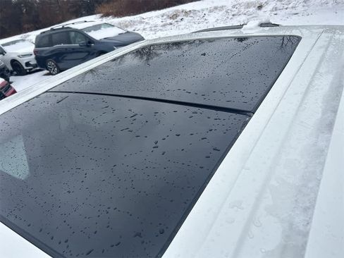 Used 2021 Nissan Titan SL w/ Moonroof Package image 13