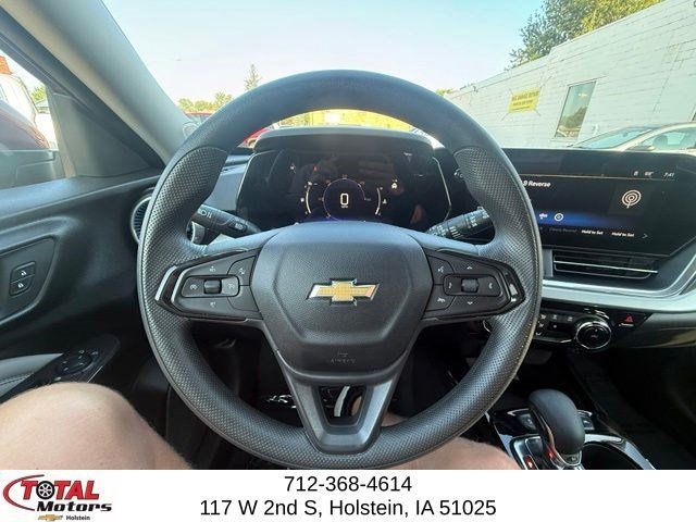 Used 2024 Chevrolet Trax LT FWD image 15