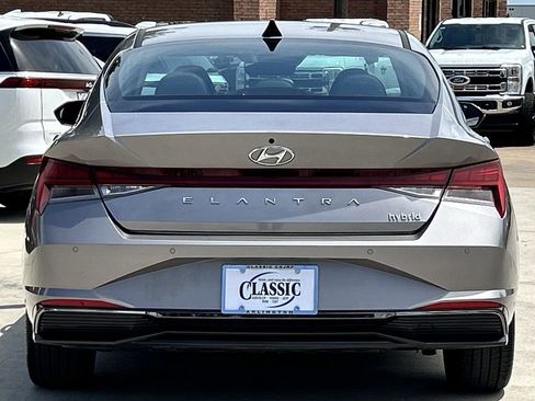 Used 2023 Hyundai Elantra Limited FWD image 5