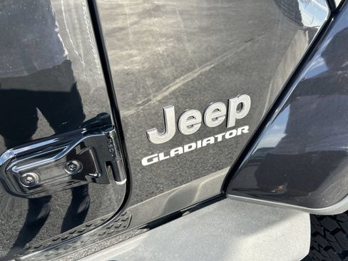 Used 2021 Jeep Gladiator Overland w/ Popular Equipment Package AWD/4WD image 10