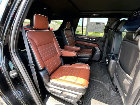 Used 2023 GMC Yukon Denali Ultimate w/ LPO, Floor Liner Package AWD/4WD image 27