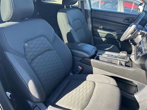 Used 2025 Nissan Pathfinder SV image 21