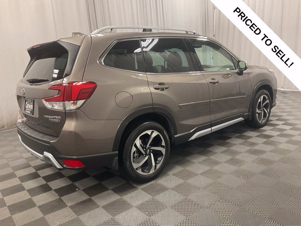 Used 2023 Subaru Forester Touring AWD/4WD image 2