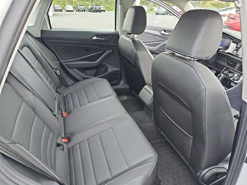 Certified 2024 Volkswagen Jetta SE w/ Panoramic Sunroof Package image 14