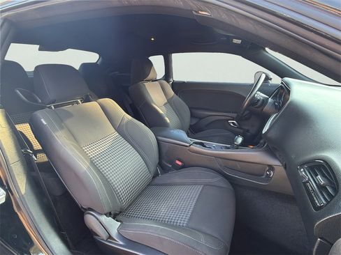 Used 2018 Dodge Challenger SXT w/ Driver Convenience Group image 8