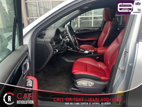 Used 2022 Porsche Macan w/ Premium Package Plus AWD/4WD image 13