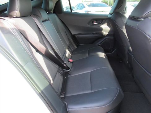 Used 2025 Toyota Prius XLE image 27