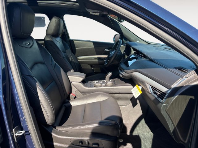 Used 2021 Cadillac XT4 Premium Luxury w/ Cold Weather Package FWD image 15