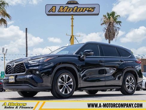 Used 2020 Toyota Highlander XLE FWD image 1