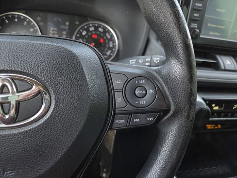 Used 2019 Toyota RAV4 LE FWD image 21