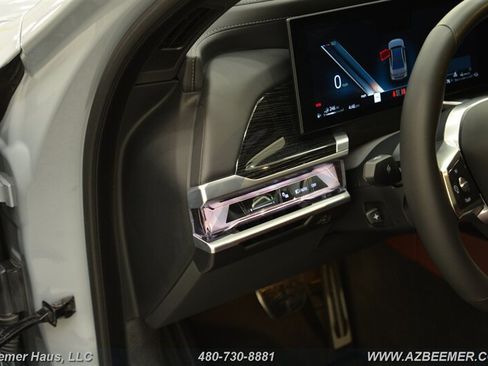 Used 2025 BMW 750e xDrive w/ Premium Package AWD/4WD image 32