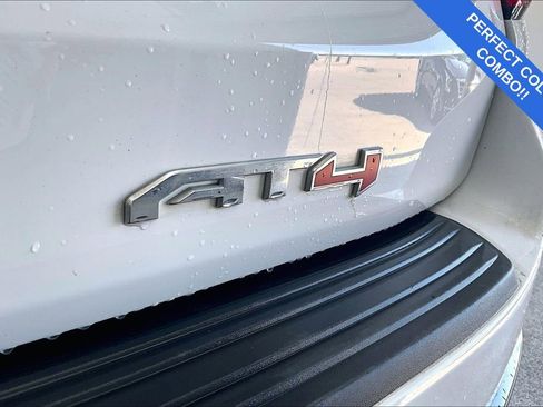 Used 2023 GMC Yukon XL AT4 image 43