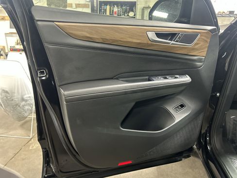 Used 2025 Volkswagen Atlas SE AWD/4WD image 23