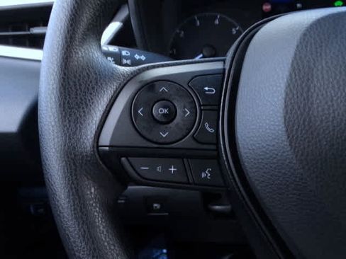 Used 2025 Toyota Corolla LE image 38