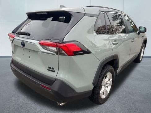Used 2021 Toyota RAV4 XLE w/ Convenience Package image 5