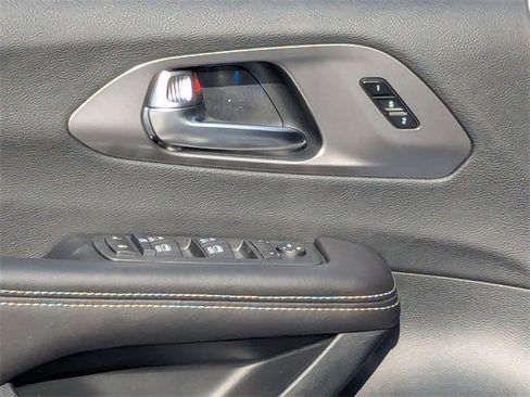 New 2026 Chrysler Pacifica Select image 11