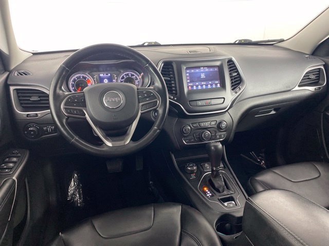 Used 2019 Jeep Cherokee Latitude Plus w/ Cold Weather Group AWD/4WD image 19