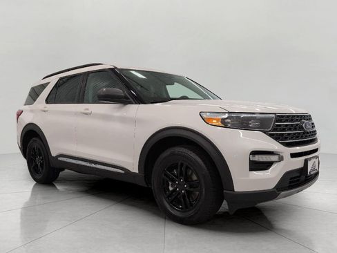 Used 2024 Ford Explorer XLT w/ Equipment Group 202A AWD/4WD image 1