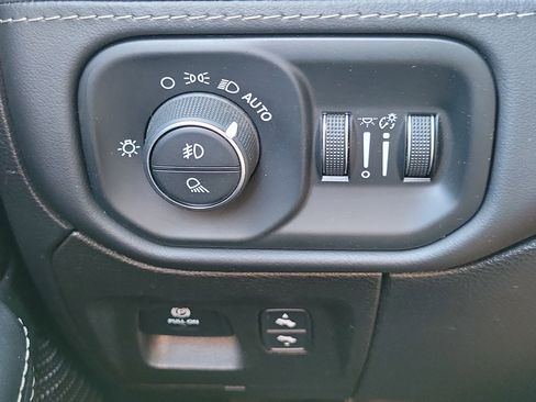 Used 2021 RAM 1500 Limited w/ Body Color Bumper Group image 27