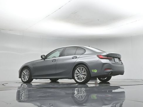 Used 2023 BMW 330e w/ Convenience Package RWD image 4