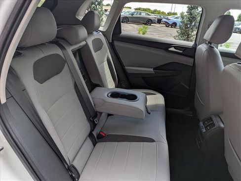 Certified 2023 Volkswagen Taos SE w/ Black Wheel Package FWD image 15
