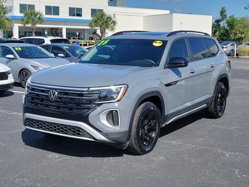 Certified 2025 Volkswagen Atlas Peak Edition SE image 28