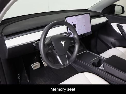 Used 2021 Tesla Model Y Long Range AWD/4WD image 16