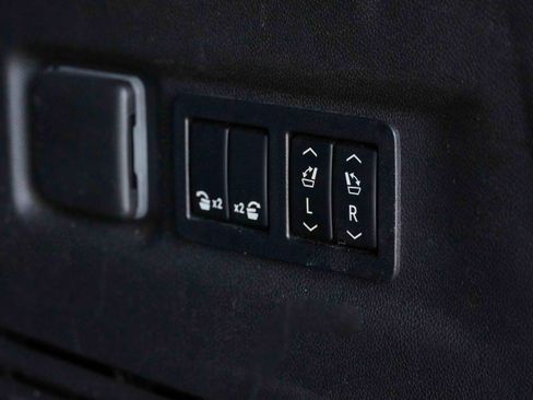 Used 2021 Chevrolet Suburban Premier w/ Premium Package image 42