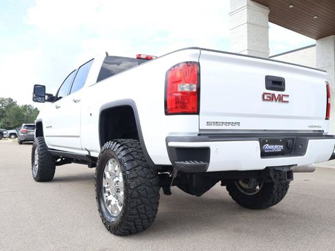 Used 2017 GMC Sierra 2500 Denali w/ Duramax Plus Package AWD/4WD image 3
