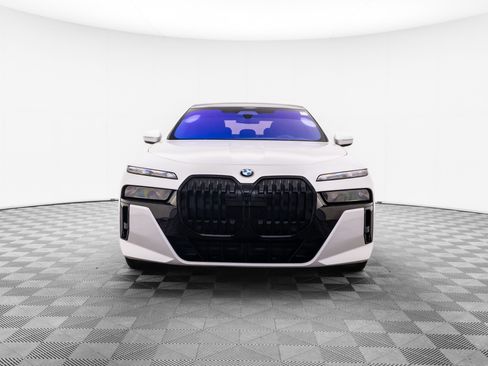 Certified 2023 BMW 760i xDrive w/ Executive Package AWD/4WD image 9