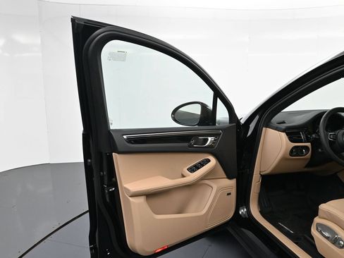 Certified 2026 Porsche Macan AWD/4WD image 16