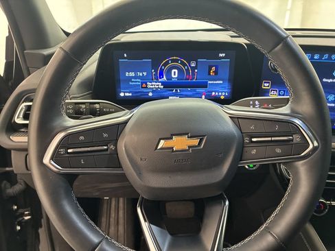 Used 2024 Chevrolet Traverse LT FWD image 15