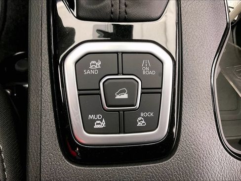 New 2026 Nissan Frontier SV w/ All-Weather Content Package AWD/4WD image 40