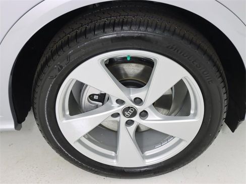 New 2025 Audi Q5 Prestige image 9