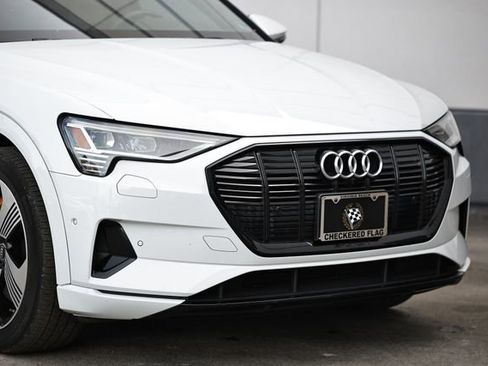 Used 2022 Audi e-tron Premium Plus image 2