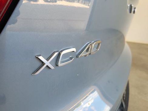 Used 2021 Volvo XC40 T5 Momentum AWD/4WD image 8