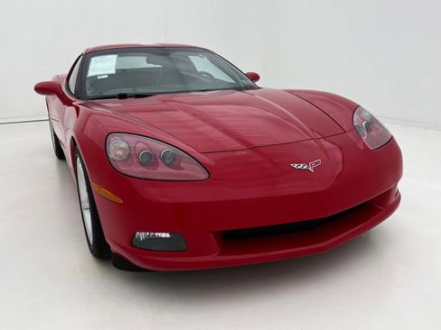 Used 2005 Chevrolet Corvette Coupe w/ Performance Handling Package RWD image 3