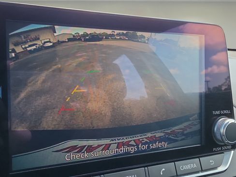 Used 2024 Nissan Altima 2.5 SV FWD image 15