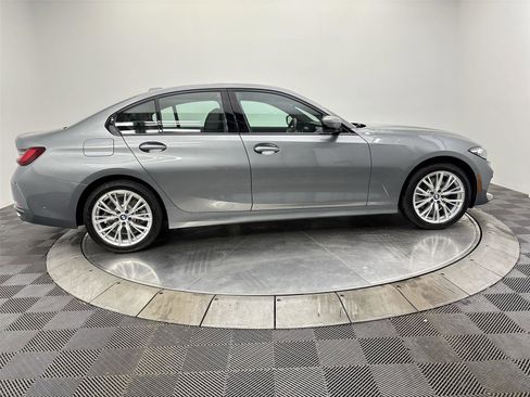 Used 2023 BMW 330i xDrive Sedan w/ Premium Package AWD/4WD image 17