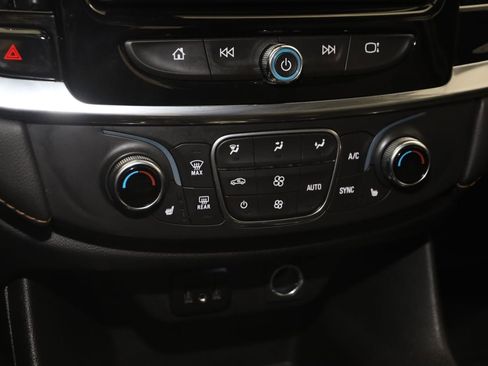 Used 2020 Chevrolet Traverse LT image 29