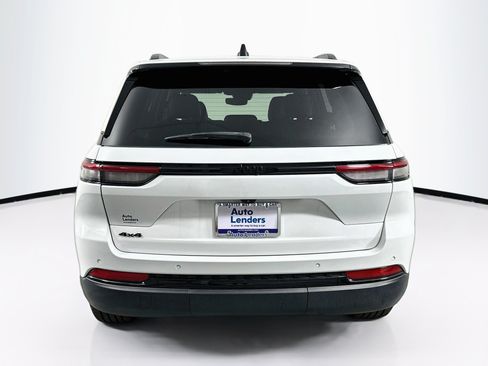Used 2023 Jeep Grand Cherokee Altitude AWD/4WD image 6