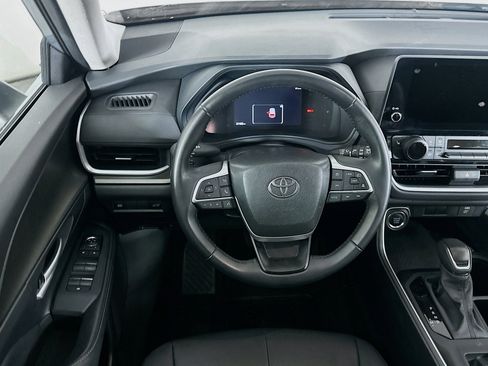 Used 2025 Toyota Grand Highlander FWD image 18