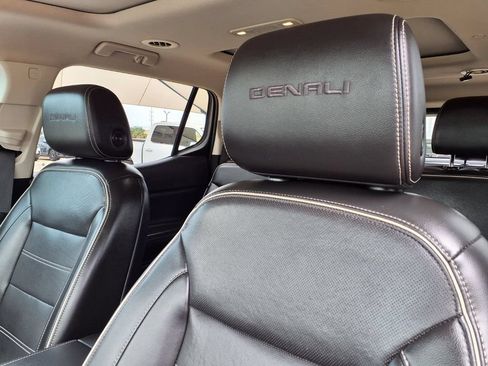 Used 2021 GMC Acadia Denali w/ Denali Technology Package FWD image 12