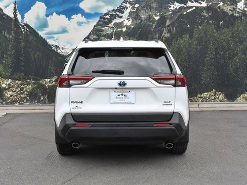 Used 2021 Toyota RAV4 XLE w/ XLE Grade Weather Package AWD/4WD image 10